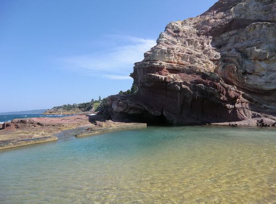 Künstlicher Pool am Meer