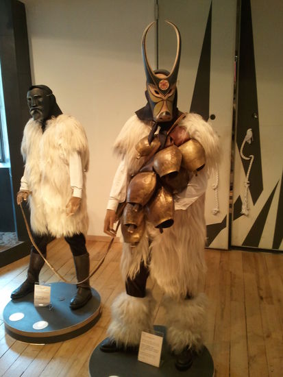 Das ist das Museum in Mamoiada. Ein kleines beschauliches Dörfchen, eigentlich nix los. Das Warten, bis das Museum geöffnet hat, hat sich aber gelohnt. Auch dies ist klein und beschaulich, aber erzählt viel Geschichte.