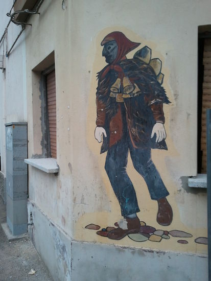 Dies ist ein Mamuthones (aus der Faschingstradition).