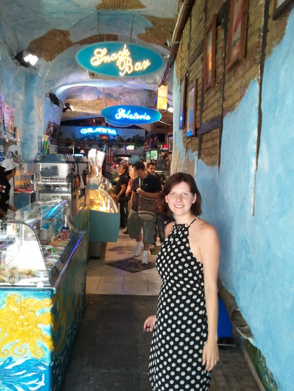 So noch fix ein Eis in der Isola del gelato (Adresse: piazza yenne 35) und dann gehts los zum Flughafen.