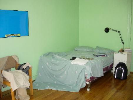 Mein Zimmer mit Bett....