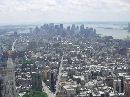 Die beruehmte Skyline von Downtown, allerdings von hinten. Gut zu erkennen ist der Broadway.