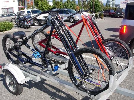 erste inoffizielle Fotos von den neuen 2006 Harley-Davidson Modelle. Da der Vertrag mit Porsche fuer die Motoren ausgelaufen ist und HD keine Ingenieure hat die einen Motor entwickeln koennen, gibts naechstes Jahr nur Chopper mit Tretantrieb.......