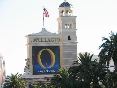 Waehrend die anderen Hotels noch 60$ verlangen, muss man im Bellagio schon 270$ berappen. Dafuer aber auch das beste Hotel in Vegas.