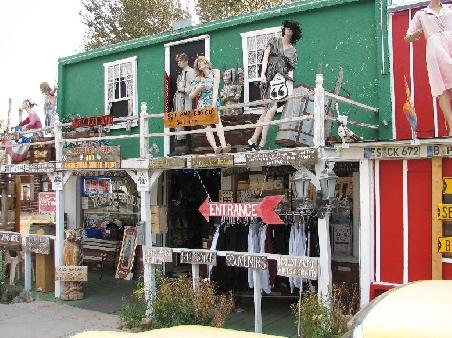 Typischer Route 66 Kitschladen. Nett zum anschauen, blos nix kaufen.