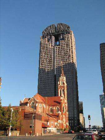Dallas, nette Wolkenkratzer, aber auch nix los.