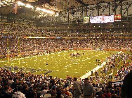 Das Detroiter Ford Stadium von innen. Das passen schon ein paar Leute rein.