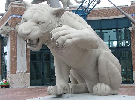 Auch die Detroiter Lions haben ihr eigenes Stadion, direkt neben den Tigers. Das mir da keiner etwas durcheinander bringt.
Lions - Tigers - Lions