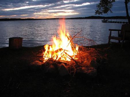 Lagerfeuer mit nix!
Aber der bisher schoenste Platz auf meiner Reise.
