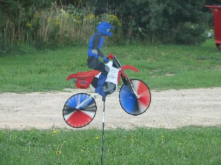 Wenigsten ein Motocross Fan gibts hier.