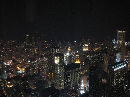 Chicago bei Nacht vom Sears Tower aus gesehen.