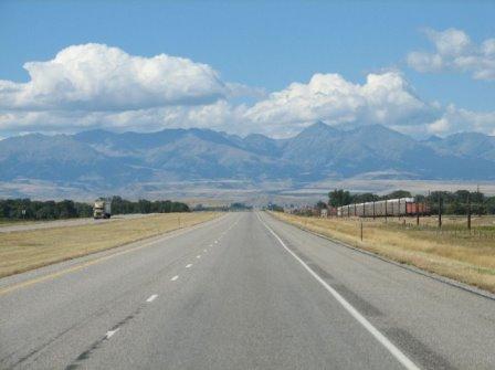 Von Wyoming nach Montana. Warum Montana "Montana" heisst, wird jetzt spaetestens klar.