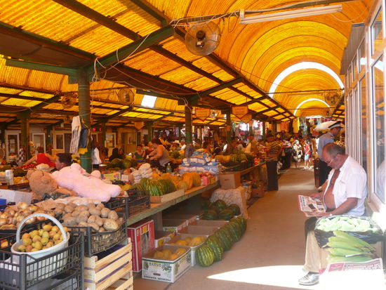 Markthalle Calafat - hier bekommt man alles - auch einen Reserveschlauch fürs Minirad