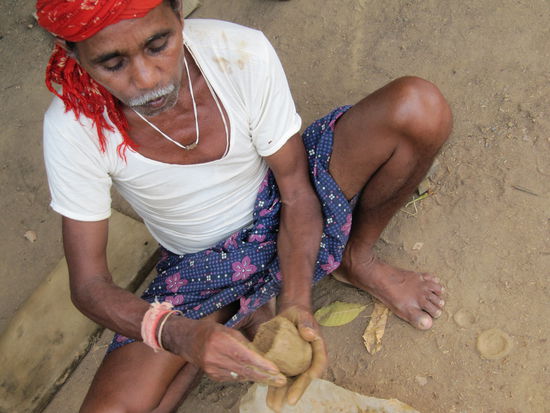 Die erste Haelft des Ei's wird geformt.