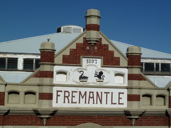 Wer hat dieses Gebäude wohl gebaut? Gefangene?