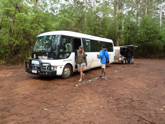 Bus für 24 plus Anhänger.