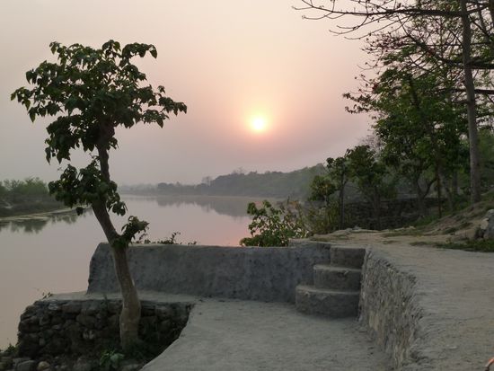 Sonnenuntergang bei unserem Resort. Es kam dann noch ein Bär zum Wasser, da war es aber bereits zu dunkel
