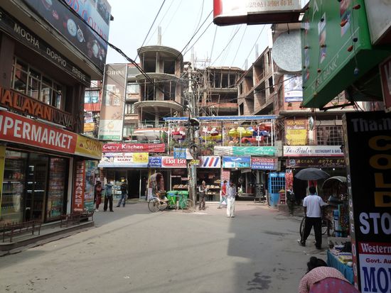 Terrasse jetzt(vielleicht wird die Werbung ja wieder montiert, nach dem Umbau).