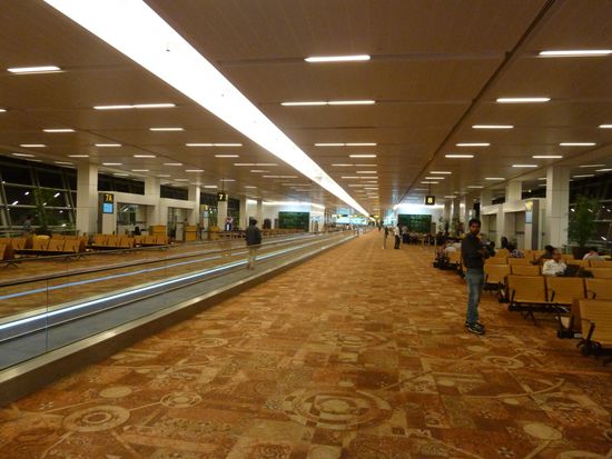 Da ist relative wenig los für einen so grossen Flughafen.