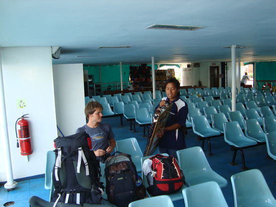 Auch auf dem Schiff kann man nie genug Sonnenbrillen haben