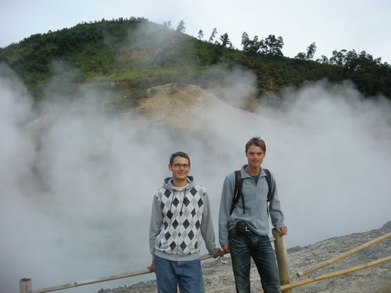 Der brodelnde Schwefelkrater