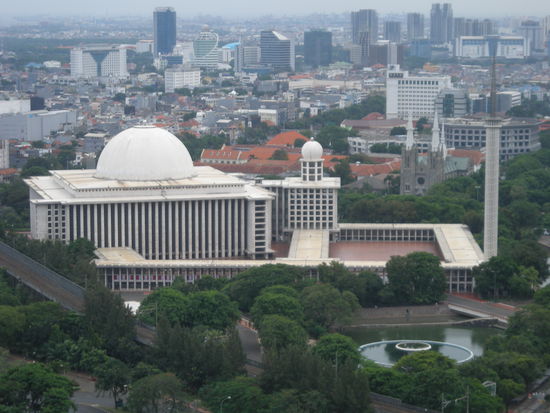 Istiqlal Moschee und Immanuel Kirche