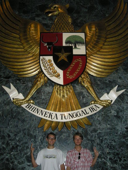 Nationalwappen im inneren des Turms