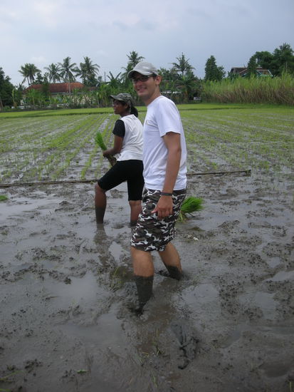 Die Erde ist ca. 40 Grad warm und man sinkt fast bis zu den Knien im Schlamm ein.  Aber trotzdem ein tolles Erlebnis