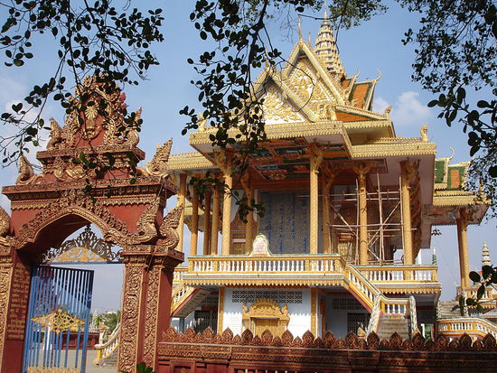 Wat Phom Samphong
