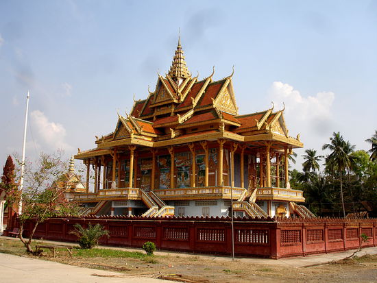 Wat Phom Samphong