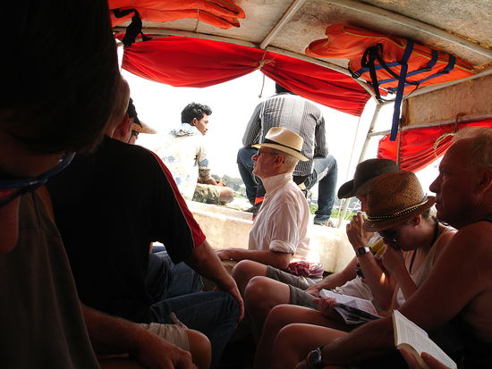 ist gestopft voll besetzt.