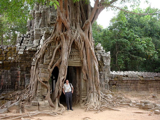 Ausnahmsweise eins mit mir - Hinteres Eingangstor zum Wat Ta Som