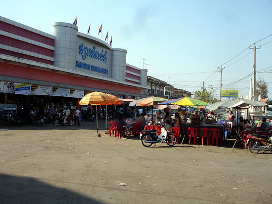 Die übliche zentrale Markthalle