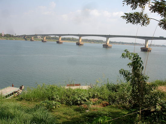 Blick von meinem Balkon auf die Kizuna Brücke, die erste Mekongbrücke, die es in Kambodscha gab.