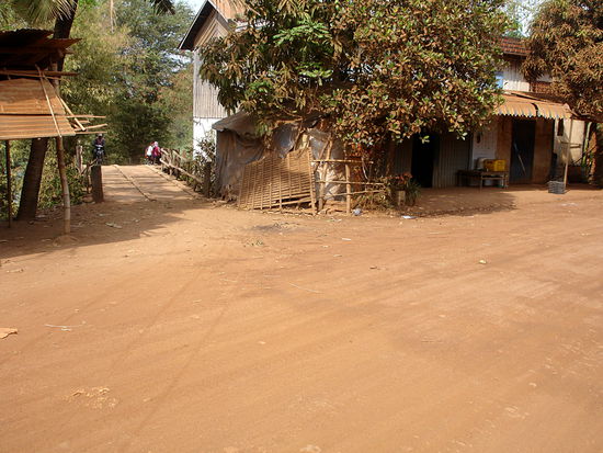 Unser (Rück-)weg geht geradeaus über die Brücke