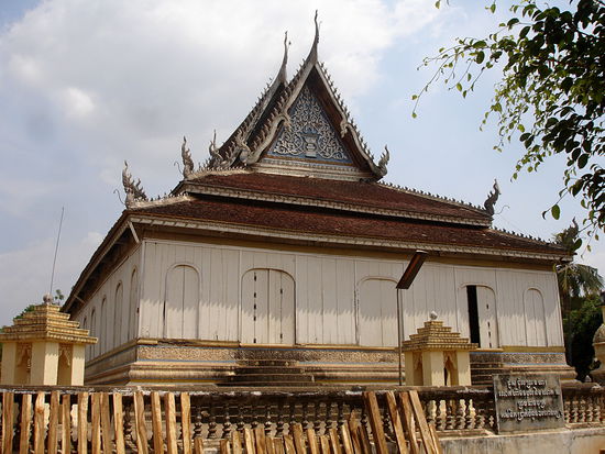 Holztempel Wat Maha Leap - einer der ganz wenigen Holztempel, die nicht von den roten Khmer zerstört worden sind.