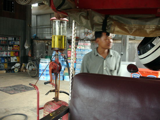 Tankstopp - 2 Liter werden getankt