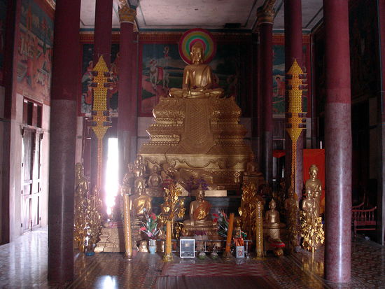 Wat Rokakanda - Die neue Pagode gegenüber