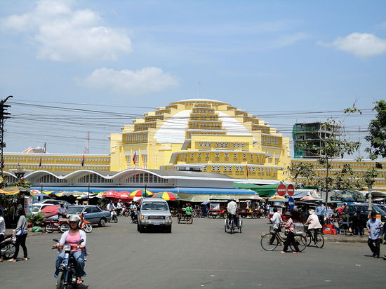Der wohl relativ neu renovierte zentrale Markt von Phnom Penh