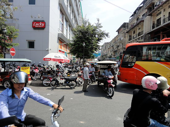 Übliches Chaos um den Markt