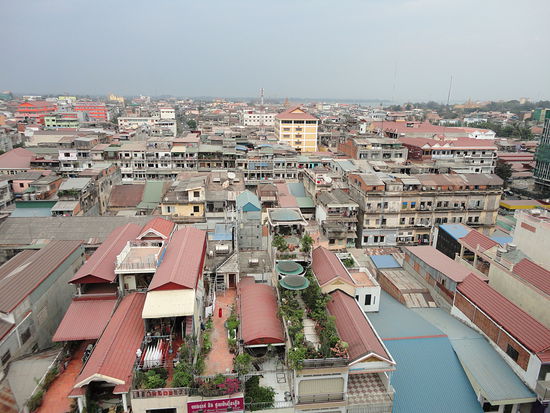 Im Hintergrund ist der Tonle Sap