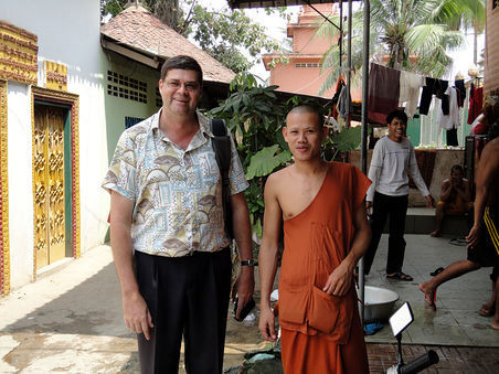 Wat Steung Meanchey - Für einen Thai recht groß. Da hat er aber gestaunt.