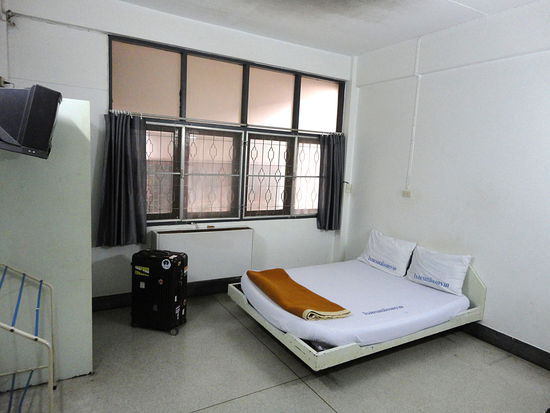 Trat Hotel, mit umgerechnet etwa 9 € das günstigste Hotel auf meiner Reise