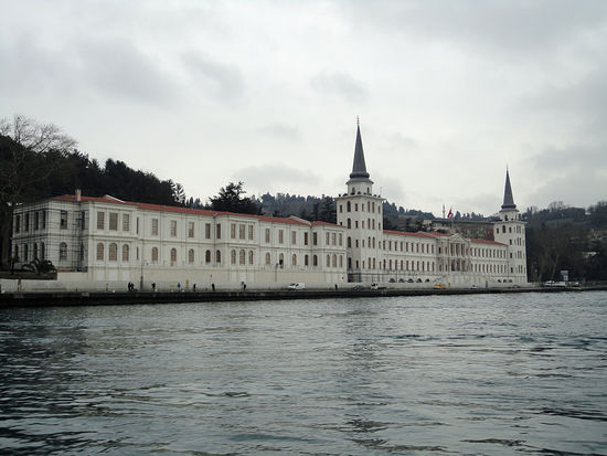 Bosporusrundfahrt - Militärhochschule
