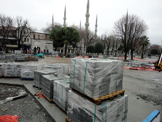 Letzte Bauarbeiten vor dem großen Touristenansturm