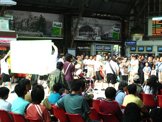 mit Kurzauftritt einer Teenyrockband