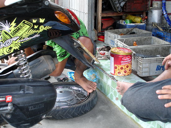 mein Roller bei der Reparatur 