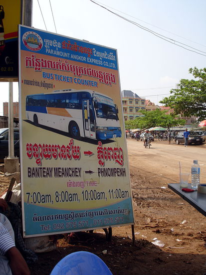 Solche Schilder zeigen häufig Bushaltestellen an.