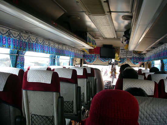 Unser erstaunlich komfortabler Bus nach Battambang. Wenn ich da in die Busse in Südindien letztes Jahr denke....