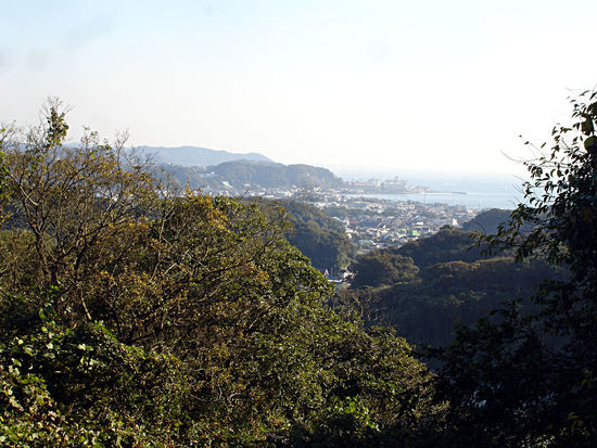 Blick vom Treckingpfad auf Kamakura
